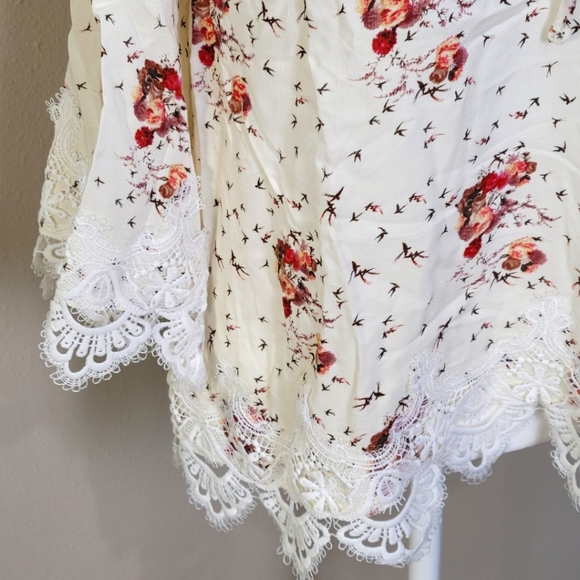 i Jeans by Buffalo Size Sm Cold Shoulder Sheer Lace Hem Floral Top Blouse - Picture 3 of 12